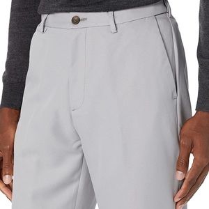 (1813) Amazon Essentials Men Classic-Fit Expandable-Waist Flat-Front Dress Pant